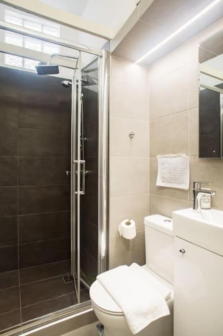 Splendid Full 5Bdr/3Bath/2Kitchens Mansion In Ath Appartement Athene Buitenkant foto